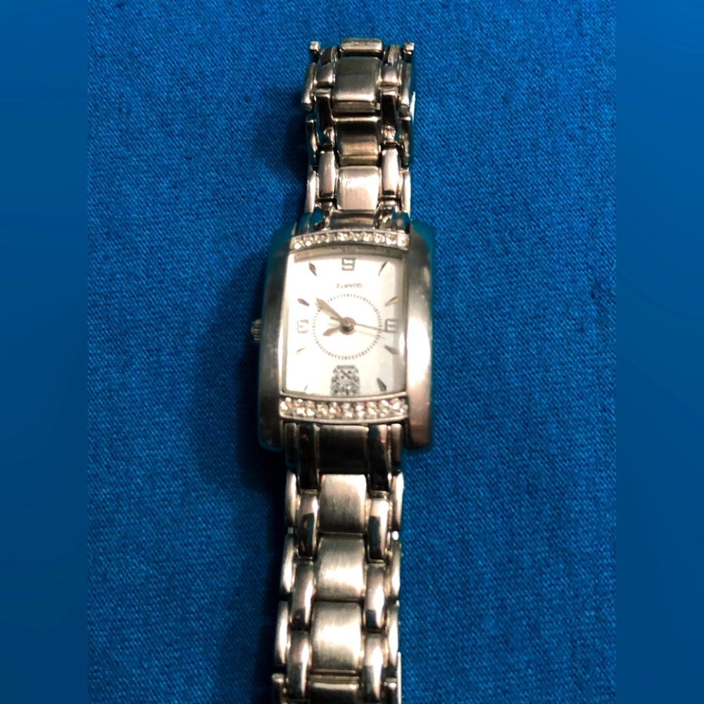 Beutiful Paolo Gucci  ladys watch.20x24mm case.Tested.Runing
